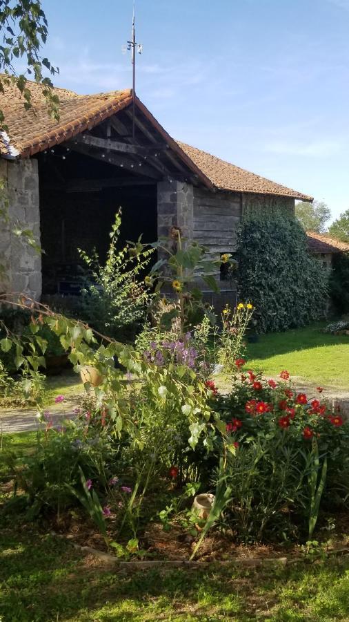 Chambres Et Gite Dans Un Lieu Calme Et Champetre Gourge Les Grippeaux Proche Parthenay Exterior foto