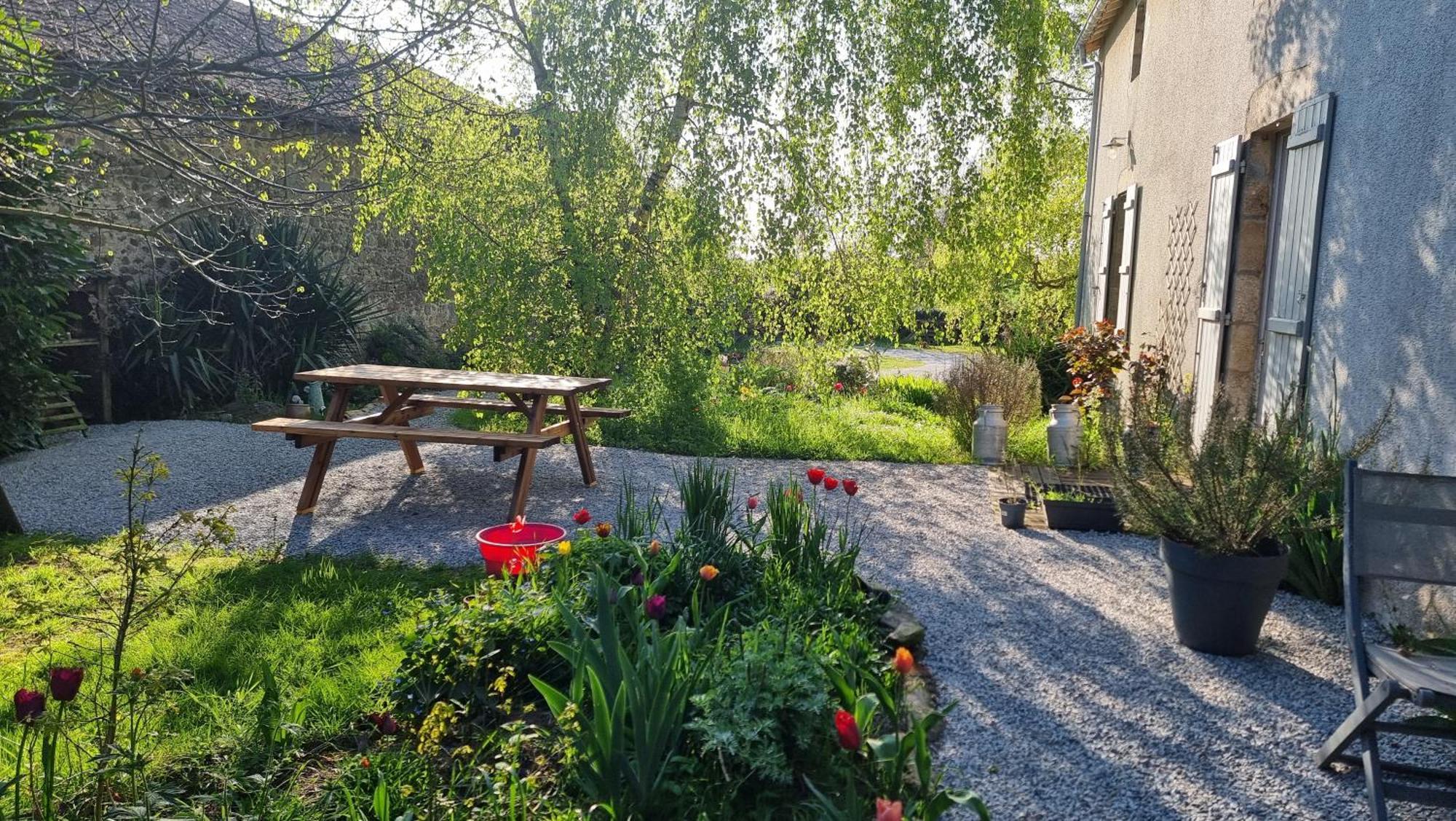 Chambres Et Gite Dans Un Lieu Calme Et Champetre Gourge Les Grippeaux Proche Parthenay Exterior foto
